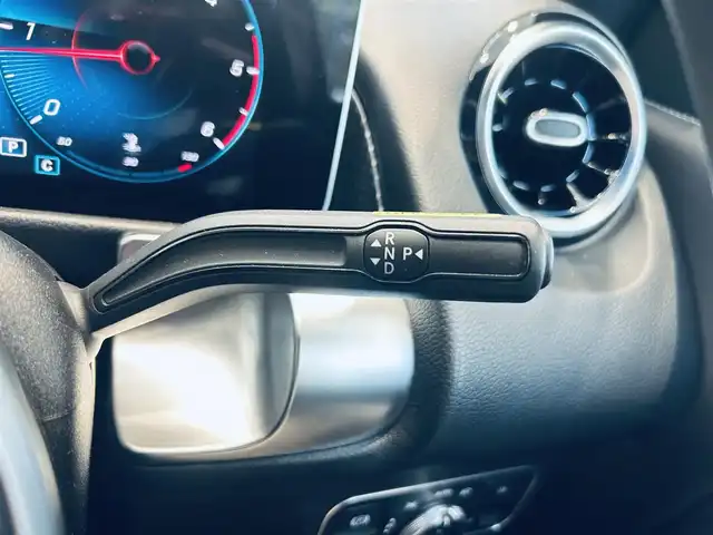 メルセデス・ベンツ ＧＬＢ２００ｄ 大阪府 2020(令2)年 1.5万km マウンテングレー ワンオーナー/レーダーセーフティ/ハーフレザー/メモリ付きパワーシート/シートヒーター/純正ナビ/TV/360度カメラ/純正18インチAW/LEDヘッドライト/電動リアゲート/ブラインドスポット/ACC/ワイヤレス充電