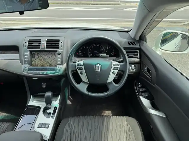 トヨタ クラウン アスリート 滋賀県 2010(平22)年 7.4万km ホワイトパールクリスタルシャイン 純正メーカーナビ/　フルセグ HDD AM FM/バックカメラ/ドライブレコーダー/ビルトインETC/クルーズコントロール/スマートキー×2/プッシュスタート/純正フロアマット/純正ドアバイザー/アルファード純正18インチアルミ/ステアリングスイッチ/