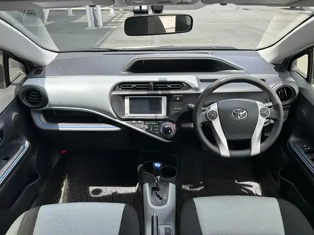 トヨタ アクア S 静岡県 2014(平26)年 3.2万km スーパーホワイトⅡ スマートエントリーパッケージ/ナビレディパッケージ/純正メモリナビ/・ワンセグ/CD/Bluetooth/バックカメラ/前方ドライブレコーダー/ETC/ステアリングスイッチ/オートライト/スマートキー/・プッシュスタート/ウインカーミラー/純正フロアマット/ドアバイザー