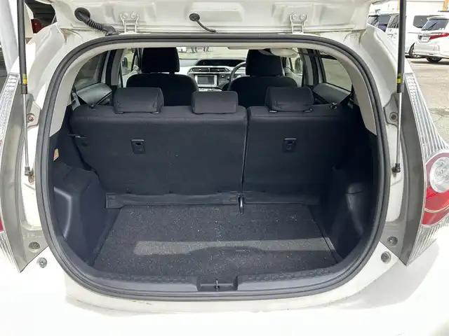 トヨタ アクア S 静岡県 2014(平26)年 3.2万km スーパーホワイトⅡ スマートエントリーパッケージ/ナビレディパッケージ/純正メモリナビ/・ワンセグ/CD/Bluetooth/バックカメラ/前方ドライブレコーダー/ETC/ステアリングスイッチ/オートライト/スマートキー/・プッシュスタート/ウインカーミラー/純正フロアマット/ドアバイザー
