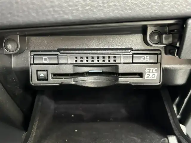 レクサス ＧＳ 300h Fスポーツ 兵庫県 2017(平29)年 3.7万km ホワイトノーヴァガラスフレーク 純正ナビ（AM/FM/CD/TV/BT)/フルセグTV/前方ドライブレコーダー/セーフティセンス/レーンキープアシスト/バックカメラ/プッシュスタート/革巻きステアリング/ステアリングヒーター/パドルシフト/クルーズコントロール（追従なし）/ビルドインETC/TVキャンセラー/シートメモリー/レザーシート/シートヒーター/ベンチレーション/リアサンシェード/純正フロアマット/ドアバイザー/純正19インチアルミホイール