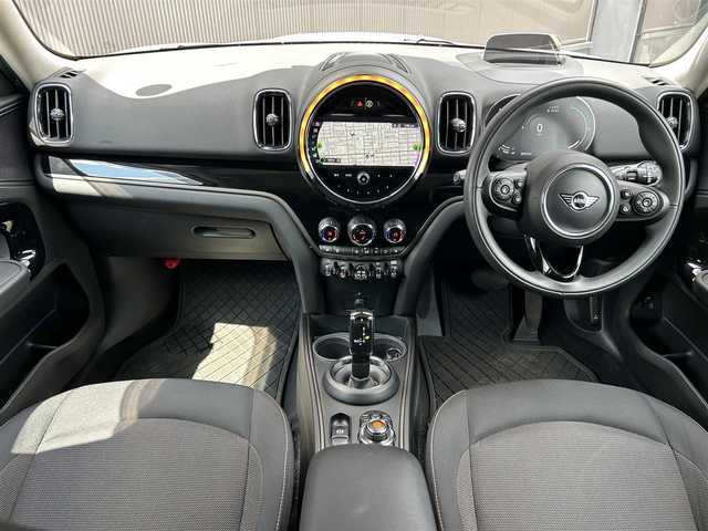 ＭＩＮＩ ＢＭＷ ミニ クロスオーバー クーパー D オール4 道東・釧路十勝 2020(令2)年 3万km ホワイト・シルバー ペッパーパッケージ/　・バックカメラ/　・パークディスタンスコントロール/　・MINIドライビングモード/アクティブクルーズコントロール/純正HDDナビ/BT/USB/シートヒーター/パワーバックドア/純正ドライブレコーダー(前)/アンビエントライト/ヘッドアップディスプレイ/アダプディブLEDヘッドライト/オートライト/LEDデイライト/フロント/リアフォグライト/ミラーETC/社外16インチAW/インテリジェントセーフティ
