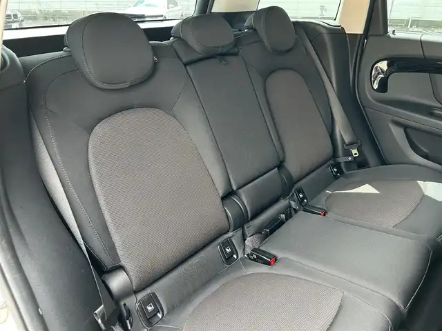 ＭＩＮＩ ＢＭＷ ミニ クロスオーバー クーパー D オール4 道東・釧路十勝 2020(令2)年 3万km ホワイト・シルバー ペッパーパッケージ/　・バックカメラ/　・パークディスタンスコントロール/　・MINIドライビングモード/アクティブクルーズコントロール/純正HDDナビ/BT/USB/シートヒーター/パワーバックドア/純正ドライブレコーダー(前)/アンビエントライト/ヘッドアップディスプレイ/アダプディブLEDヘッドライト/オートライト/LEDデイライト/フロント/リアフォグライト/ミラーETC/社外16インチAW/インテリジェントセーフティ
