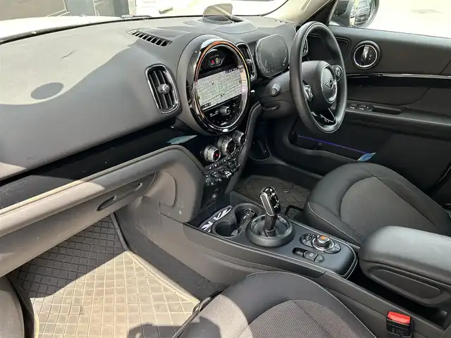 ＭＩＮＩ ＢＭＷ ミニ クロスオーバー クーパー D オール4 道東・釧路十勝 2020(令2)年 3万km ホワイト・シルバー ペッパーパッケージ/　・バックカメラ/　・パークディスタンスコントロール/　・MINIドライビングモード/アクティブクルーズコントロール/純正HDDナビ/BT/USB/シートヒーター/パワーバックドア/純正ドライブレコーダー(前)/アンビエントライト/ヘッドアップディスプレイ/アダプディブLEDヘッドライト/オートライト/LEDデイライト/フロント/リアフォグライト/ミラーETC/社外16インチAW/インテリジェントセーフティ