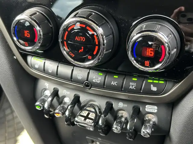 ＭＩＮＩ ＢＭＷ ミニ クロスオーバー クーパー D オール4 道東・釧路十勝 2020(令2)年 3万km ホワイト・シルバー ペッパーパッケージ/　・バックカメラ/　・パークディスタンスコントロール/　・MINIドライビングモード/アクティブクルーズコントロール/純正HDDナビ/BT/USB/シートヒーター/パワーバックドア/純正ドライブレコーダー(前)/アンビエントライト/ヘッドアップディスプレイ/アダプディブLEDヘッドライト/オートライト/LEDデイライト/フロント/リアフォグライト/ミラーETC/社外16インチAW/インテリジェントセーフティ