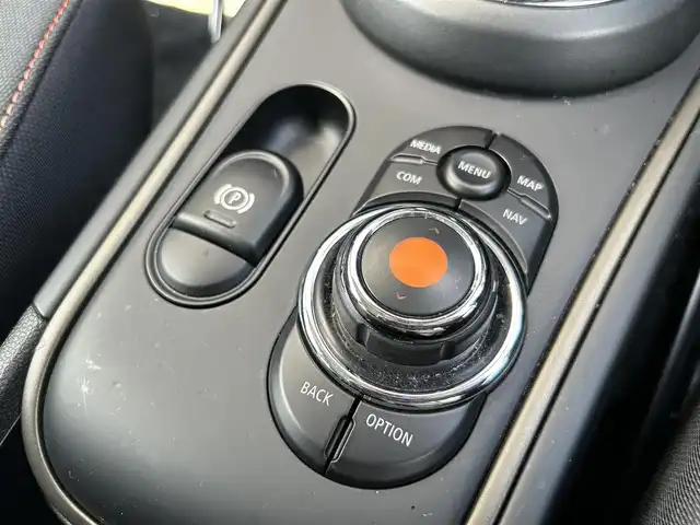 ＭＩＮＩ ＢＭＷ ミニ クロスオーバー クーパー D オール4 道東・釧路十勝 2020(令2)年 3万km ホワイト・シルバー ペッパーパッケージ/　・バックカメラ/　・パークディスタンスコントロール/　・MINIドライビングモード/アクティブクルーズコントロール/純正HDDナビ/BT/USB/シートヒーター/パワーバックドア/純正ドライブレコーダー(前)/アンビエントライト/ヘッドアップディスプレイ/アダプディブLEDヘッドライト/オートライト/LEDデイライト/フロント/リアフォグライト/ミラーETC/社外16インチAW/インテリジェントセーフティ