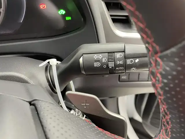 レクサス ＵＸ 250h Fスポーツ 愛知県 2020(令2)年 5.5万km ホワイトノーヴァガラスフレーク サンルーフ/3眼LEDヘッドライト/純正ナビ/バックカメラ/ブラインドスポットモニター/クルーズコントロール/電動リアゲード/レザーシート/パワーシート/シートヒーター/シートクーラー/ステアリングヒート/ドライブレコーダー/純正AW/パドルシフト/後退時連動式ドアミラー/オートホールド/レーンキープ/オートライト/オートマチックハイビーム/コーナリングライト