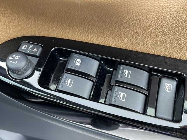 ダイハツ キャスト スタイル GプライムコレSAⅢ 千葉県 2018(平30)年 6.6万km プラムブラウンクリスタルマイカ スマートアシストIII/・衝突軽減ブレーキ/・誤発進抑制制御/・車線逸脱警報/・先行車発進お知らせ/・オートハイビーム/社外7インチメモリナビ/CD BT MSV フルセグ/バックカメラ/LEDオートライト/シートヒーター/純正15インチアルミホイール/純正フロアマット/スマートキー×2/プッシュスタート/ETC