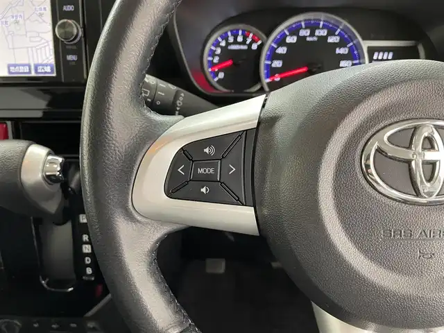 トヨタ ルーミー カスタムG－T 滋賀県 2018(平30)年 4.1万km ブラックマイカ/マゼンダベリーメタリック 禁煙車/純正ナビ/CD.DVD.Bluetooth.フルセグ/バックカメラ/衝突軽減ブレーキ/クルーズコントロール/両側パワースライドドア/前席シートヒーター/前後ドライブレコーダー/ビルトインETC/アイドリングストップ/ステアリングスイッチ/コーナーセンサー/オートライト/LEDヘッドライト/スマートキー