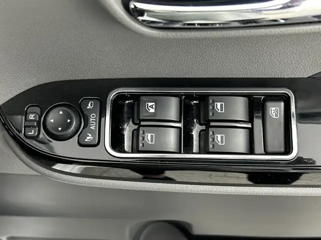 ダイハツ タント カスタム RS セレクション 新潟県 2020(令2)年 3.6万km シャイニングホワイトパール 禁煙車/社外フローティングナビ/フルセグ/　CD/DVD/SD/Bluetooth/全周囲カメラ/社外デジタルインナーミラー/　（ドライブレコーダー内蔵型）/コーナーセンサー/両側パワースライドドア/レーダークルーズコントロール/ハーフレザーシート/前席シートヒーター/衝突被害軽減ブレーキ/LEDヘッドライト/オートライト/フォグランプ/ロングスライドシート/電動格納式ミラー/ETC