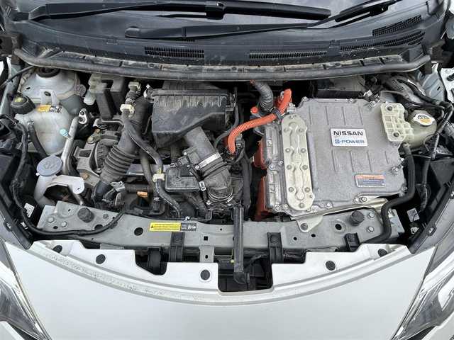 日産 ノート e－パワー メダリスト 栃木県 2019(令1)年 4.6万km ブリリアントホワイトパール インテリジェントエマージェンシーブレーキ/純正ナビ/フルセグTV DVD Bluetooth /アラウンドビューモニター/ETC/ハーフレザーシート/レーダークルーズコントロール/純正フロアマット/LEDオートライト/フォグランプ/純正アルミホイール/コーナーセンサー/スマートキー/プッシュスタート/ドアバイザー/横滑り防止装置