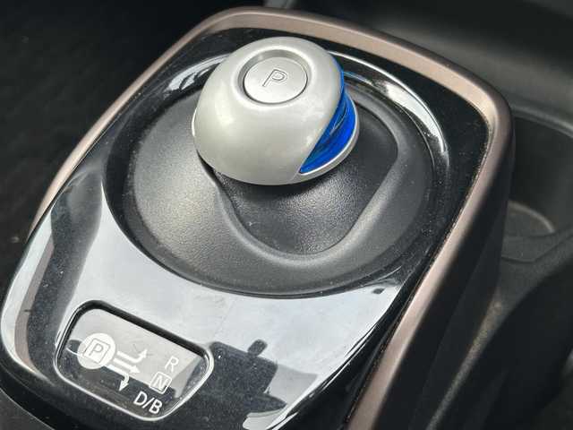 日産 ノート e－パワー メダリスト 栃木県 2019(令1)年 4.6万km ブリリアントホワイトパール インテリジェントエマージェンシーブレーキ/純正ナビ/フルセグTV DVD Bluetooth /アラウンドビューモニター/ETC/ハーフレザーシート/レーダークルーズコントロール/純正フロアマット/LEDオートライト/フォグランプ/純正アルミホイール/コーナーセンサー/スマートキー/プッシュスタート/ドアバイザー/横滑り防止装置