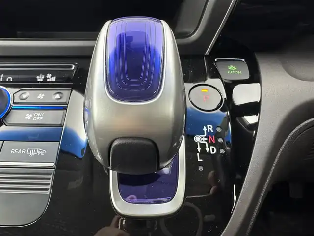 ホンダ フリード ハイブリット モデューロX ホンダセンシング 愛知県 2018(平30)年 7.1万km ホワイトオーキッドパール ホンダセンシング/　　・衝突軽減ブレーキシステム/　　・誤発進抑制機能/　　・歩行者事故低減ステアリング/　　・路外逸脱抑制機能/　　・アダプティブクルーズコントロール/　　・車線維持支援システム/純正7インチナビ　/　　・CD/DVD/BT/フルセグ/バックカメラ/ビルトインETC/革巻きステアリング/ステアリングリモコン/ハーフレザーシート/キャプテンシート/両側パワースライドドア/無限15インチアルミホイール/純正LEDヘッドライト/フォグランプ/取扱説明書/保証書