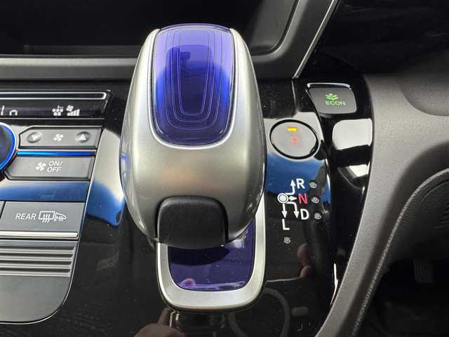 ホンダ フリード ハイブリット モデューロX ホンダセンシング 愛知県 2018(平30)年 7.1万km ホワイトオーキッドパール ホンダセンシング/　　・衝突軽減ブレーキシステム/　　・誤発進抑制機能/　　・歩行者事故低減ステアリング/　　・路外逸脱抑制機能/　　・アダプティブクルーズコントロール/　　・車線維持支援システム/純正7インチナビ　/　　・CD/DVD/BT/フルセグ/バックカメラ/ビルトインETC/革巻きステアリング/ステアリングリモコン/ハーフレザーシート/キャプテンシート/両側パワースライドドア/無限15インチアルミホイール/純正LEDヘッドライト/フォグランプ/取扱説明書/保証書