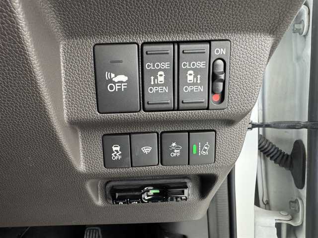 ホンダ フリード ハイブリット モデューロX ホンダセンシング 愛知県 2018(平30)年 7.1万km ホワイトオーキッドパール ホンダセンシング/　　・衝突軽減ブレーキシステム/　　・誤発進抑制機能/　　・歩行者事故低減ステアリング/　　・路外逸脱抑制機能/　　・アダプティブクルーズコントロール/　　・車線維持支援システム/純正7インチナビ　/　　・CD/DVD/BT/フルセグ/バックカメラ/ビルトインETC/革巻きステアリング/ステアリングリモコン/ハーフレザーシート/キャプテンシート/両側パワースライドドア/無限15インチアルミホイール/純正LEDヘッドライト/フォグランプ/取扱説明書/保証書