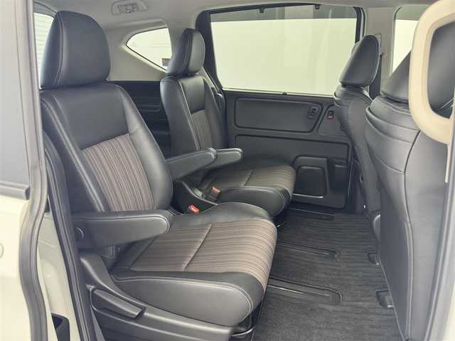 ホンダ フリード ハイブリット モデューロX ホンダセンシング 愛知県 2018(平30)年 7.1万km ホワイトオーキッドパール ホンダセンシング/　　・衝突軽減ブレーキシステム/　　・誤発進抑制機能/　　・歩行者事故低減ステアリング/　　・路外逸脱抑制機能/　　・アダプティブクルーズコントロール/　　・車線維持支援システム/純正7インチナビ　/　　・CD/DVD/BT/フルセグ/バックカメラ/ビルトインETC/革巻きステアリング/ステアリングリモコン/ハーフレザーシート/キャプテンシート/両側パワースライドドア/無限15インチアルミホイール/純正LEDヘッドライト/フォグランプ/取扱説明書/保証書