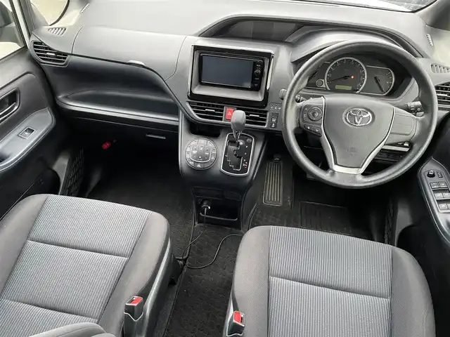 トヨタ ヴォクシー X 大阪府 2016(平28)年 7.3万km ホワイトパールクリスタルシャイン ”(株)IDOMが運営する【じしゃロン堺店】の自社ローン専用車両になります。/こちらは現金またはオートローンご利用時の価格です。自社ローンご希望の方は別途その旨お申付け下さい”