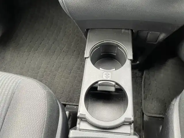 トヨタ ヴォクシー X 大阪府 2016(平28)年 7.3万km ホワイトパールクリスタルシャイン ”(株)IDOMが運営する【じしゃロン堺店】の自社ローン専用車両になります。/こちらは現金またはオートローンご利用時の価格です。自社ローンご希望の方は別途その旨お申付け下さい”