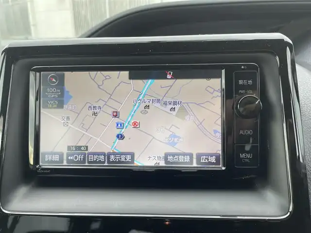 トヨタ ヴォクシー X 大阪府 2016(平28)年 7.3万km ホワイトパールクリスタルシャイン ”(株)IDOMが運営する【じしゃロン堺店】の自社ローン専用車両になります。/こちらは現金またはオートローンご利用時の価格です。自社ローンご希望の方は別途その旨お申付け下さい”