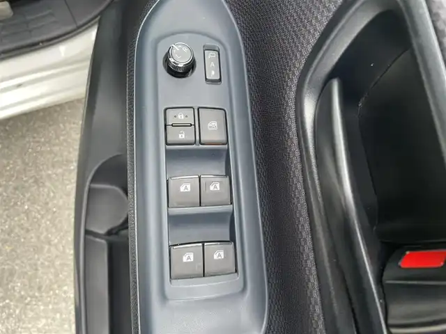 トヨタ ヴォクシー X 大阪府 2016(平28)年 7.3万km ホワイトパールクリスタルシャイン ”(株)IDOMが運営する【じしゃロン堺店】の自社ローン専用車両になります。/こちらは現金またはオートローンご利用時の価格です。自社ローンご希望の方は別途その旨お申付け下さい”