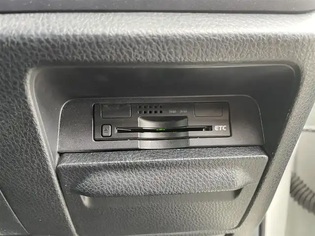 トヨタ ヴォクシー X 大阪府 2016(平28)年 7.3万km ホワイトパールクリスタルシャイン ”(株)IDOMが運営する【じしゃロン堺店】の自社ローン専用車両になります。/こちらは現金またはオートローンご利用時の価格です。自社ローンご希望の方は別途その旨お申付け下さい”