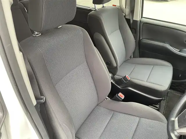 トヨタ ヴォクシー X 大阪府 2016(平28)年 7.3万km ホワイトパールクリスタルシャイン ”(株)IDOMが運営する【じしゃロン堺店】の自社ローン専用車両になります。/こちらは現金またはオートローンご利用時の価格です。自社ローンご希望の方は別途その旨お申付け下さい”