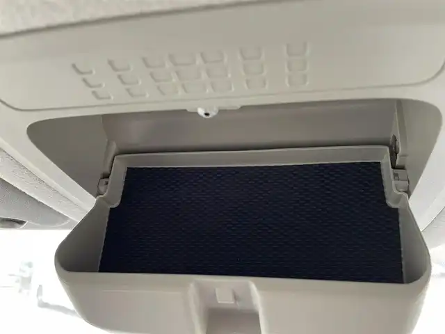 トヨタ ヴォクシー X 大阪府 2016(平28)年 7.3万km ホワイトパールクリスタルシャイン ”(株)IDOMが運営する【じしゃロン堺店】の自社ローン専用車両になります。/こちらは現金またはオートローンご利用時の価格です。自社ローンご希望の方は別途その旨お申付け下さい”