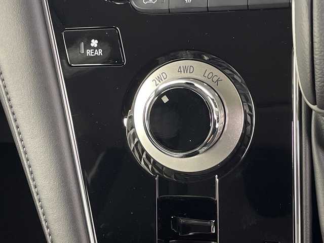 三菱 デリカＤ：５ ブラックエディション 埼玉県 2025(令7)年 0.1千km ホワイトダイヤモンド 登録済未使用/4WD/追従機能付クルーズコントロール/両側電動スライドドア/電動サイドステップ/アルパインナビ/CD/DVD/Bluetooth/フルセグ/フリップダウンモニター/全方位カメラ/電動リアゲート/運転席パワーシート/ブラインドスポットモニター/純正18インチアルミホイール/プッシュスタート/スマートキー