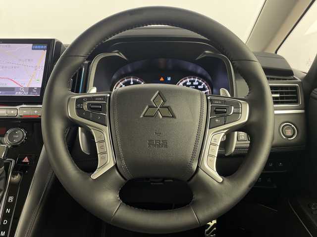 三菱 デリカＤ：５ ブラックエディション 埼玉県 2025(令7)年 0.1千km ホワイトダイヤモンド 登録済未使用/4WD/追従機能付クルーズコントロール/両側電動スライドドア/電動サイドステップ/アルパインナビ/CD/DVD/Bluetooth/フルセグ/フリップダウンモニター/全方位カメラ/電動リアゲート/運転席パワーシート/ブラインドスポットモニター/純正18インチアルミホイール/プッシュスタート/スマートキー