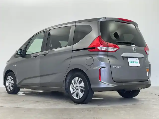 ホンダ フリード ハイブリット G ホンダセンシング 鹿児島県 2022(令4)年 1万km スーパープラチナグレーメタリック 純正7インチナビ/（CD/DVD/フルセグTV/Bluetooth/USB)/バックカメラ/ホンダセンシング/・衝突軽減ブレーキ/・レーンキープアシスト/・追従式クルーズコントロール/・クリアランスソナー/・オートマチックハイビーム/ETC/シートヒーター/両側パワースライドドア/スマートキー/スペアキー有/純正15インチアルミホイール/純正フロアマット/横滑り防止装置/アイドリングストップ