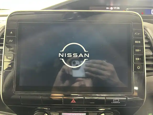 日産 セレナ ハイウェイスター V 佐賀県 2022(令4)年 2.6万km ダイヤモンドブラック 純正10インチナビ/フルセグTV/CD/DVD/Bluetooth/純正11インチフリップダウンモニター/全方位カメラ/デジタルインナールームミラー/ブラインドスポットモニター/衝突被害軽減装置/プロパイロット/レーダークルーズコントロール/レーンアシスト/ロードサインアシスト/オートライト/オートマチックハイビーム/LEDヘッドライト/フォグライト/前方ドライブレコーダー/ビルトインETC/電子パーキング/オートブレーキホールド/両側パワースライドドア/後席サンシェード/シートバックテーブル/ハンズフリースライドドア/スペアキー×1/純正フロアマット/純正16インチアルミホイール