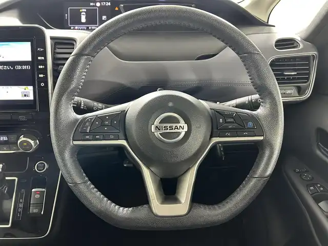 日産 セレナ ハイウェイスター V 佐賀県 2022(令4)年 2.6万km ダイヤモンドブラック 純正10インチナビ/フルセグTV/CD/DVD/Bluetooth/純正11インチフリップダウンモニター/全方位カメラ/デジタルインナールームミラー/ブラインドスポットモニター/衝突被害軽減装置/プロパイロット/レーダークルーズコントロール/レーンアシスト/ロードサインアシスト/オートライト/オートマチックハイビーム/LEDヘッドライト/フォグライト/前方ドライブレコーダー/ビルトインETC/電子パーキング/オートブレーキホールド/両側パワースライドドア/後席サンシェード/シートバックテーブル/ハンズフリースライドドア/スペアキー×1/純正フロアマット/純正16インチアルミホイール