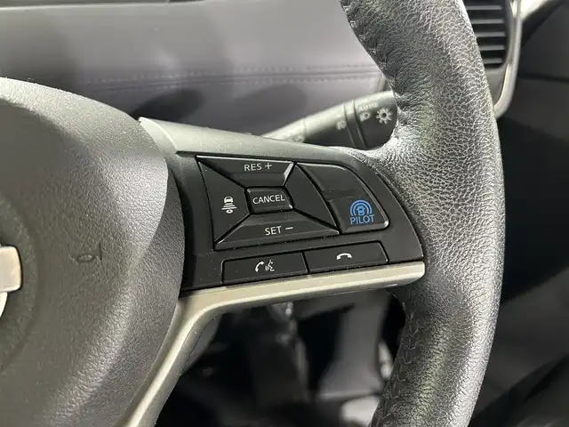 日産 セレナ ハイウェイスター V 佐賀県 2022(令4)年 2.6万km ダイヤモンドブラック 純正10インチナビ/フルセグTV/CD/DVD/Bluetooth/純正11インチフリップダウンモニター/全方位カメラ/デジタルインナールームミラー/ブラインドスポットモニター/衝突被害軽減装置/プロパイロット/レーダークルーズコントロール/レーンアシスト/ロードサインアシスト/オートライト/オートマチックハイビーム/LEDヘッドライト/フォグライト/前方ドライブレコーダー/ビルトインETC/電子パーキング/オートブレーキホールド/両側パワースライドドア/後席サンシェード/シートバックテーブル/ハンズフリースライドドア/スペアキー×1/純正フロアマット/純正16インチアルミホイール