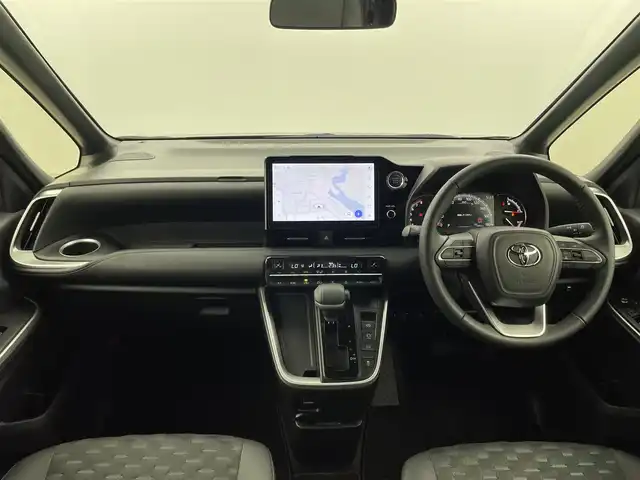 トヨタ ヴォクシー S－Z 福井県 2022(令4)年 1.4万km アティチュードブラックマイカ 純正10.5インチディスプレイオーディオ/（ナビ/Bluetooth/USB/Miracast/HDMI）/フルセグテレビ/バックカメラ/ETC/トヨタセーフティセンス/・プリクラッシュセーフティ/・レーンディパーチャーアラート/・オートマチックハイビーム/・ドライバー異常時対応システム/・発進遅れ告知機能/・レーントレーシングアシスト/・レーダークルーズコントロール/・ロードサインアシスト/・プロアクティブドライビングアシスト/・パーキングサポートブレーキ/オートブレーキホールド/ハーフレザーシート/シートヒーター/両側パワースライドドア/純正フロアマット/ステアリングスイッチ/革巻きステアリング/取扱説明書/保証書/スペアキー
