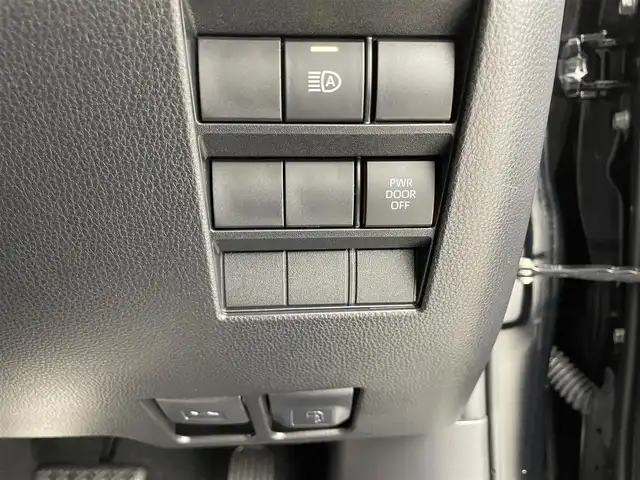 トヨタ ヴォクシー S－Z 福井県 2022(令4)年 1.4万km アティチュードブラックマイカ 純正10.5インチディスプレイオーディオ/（ナビ/Bluetooth/USB/Miracast/HDMI）/フルセグテレビ/バックカメラ/ETC/トヨタセーフティセンス/・プリクラッシュセーフティ/・レーンディパーチャーアラート/・オートマチックハイビーム/・ドライバー異常時対応システム/・発進遅れ告知機能/・レーントレーシングアシスト/・レーダークルーズコントロール/・ロードサインアシスト/・プロアクティブドライビングアシスト/・パーキングサポートブレーキ/オートブレーキホールド/ハーフレザーシート/シートヒーター/両側パワースライドドア/純正フロアマット/ステアリングスイッチ/革巻きステアリング/取扱説明書/保証書/スペアキー