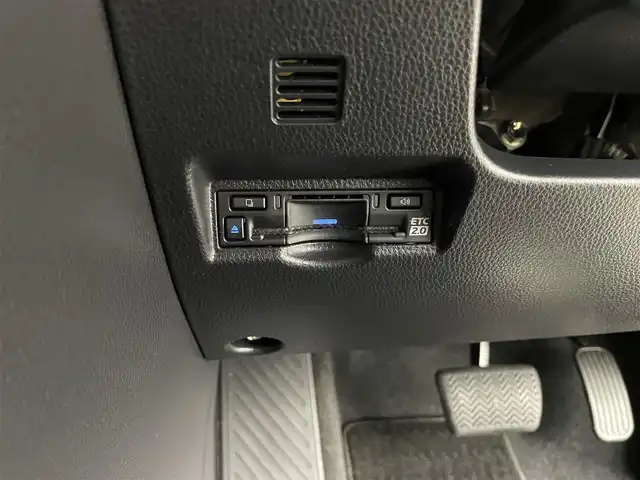 トヨタ ヴォクシー S－Z 福井県 2022(令4)年 1.4万km アティチュードブラックマイカ 純正10.5インチディスプレイオーディオ/（ナビ/Bluetooth/USB/Miracast/HDMI）/フルセグテレビ/バックカメラ/ETC/トヨタセーフティセンス/・プリクラッシュセーフティ/・レーンディパーチャーアラート/・オートマチックハイビーム/・ドライバー異常時対応システム/・発進遅れ告知機能/・レーントレーシングアシスト/・レーダークルーズコントロール/・ロードサインアシスト/・プロアクティブドライビングアシスト/・パーキングサポートブレーキ/オートブレーキホールド/ハーフレザーシート/シートヒーター/両側パワースライドドア/純正フロアマット/ステアリングスイッチ/革巻きステアリング/取扱説明書/保証書/スペアキー