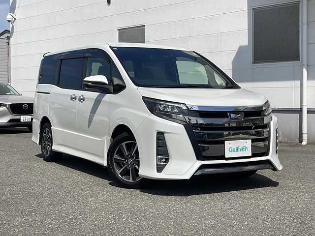 トヨタ ノア Si ダブルバイビー 福井県 2018(平30)年 5.9万km ホワイトパールクリスタルシャイン 純正10インチメモリナビゲーション/（CD/DVD/BT）/フルセグテレビ /バッックカメラ/アルパインフリップダウンモニター/純正16インチアルミホイール/両側電動スライドドア/ハーフレザーシート/プリクラッシュセーフティ/レーンキープアシスト/クルーズコントロール/UDBポート/LEDヘッドライト/LEDフォグランプ/３列目シート/２列目キャプテンシート/オートリトラミラー /オートライト/オートハイビーム/ETC(ビルトイン)/スマートキー/プッシュスタート/保証書/取扱説明書