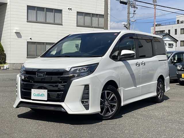 トヨタ ノア Si ダブルバイビー 福井県 2018(平30)年 5.9万km ホワイトパールクリスタルシャイン 純正10インチメモリナビゲーション/（CD/DVD/BT）/フルセグテレビ /バッックカメラ/アルパインフリップダウンモニター/純正16インチアルミホイール/両側電動スライドドア/ハーフレザーシート/プリクラッシュセーフティ/レーンキープアシスト/クルーズコントロール/UDBポート/LEDヘッドライト/LEDフォグランプ/３列目シート/２列目キャプテンシート/オートリトラミラー /オートライト/オートハイビーム/ETC(ビルトイン)/スマートキー/プッシュスタート/保証書/取扱説明書