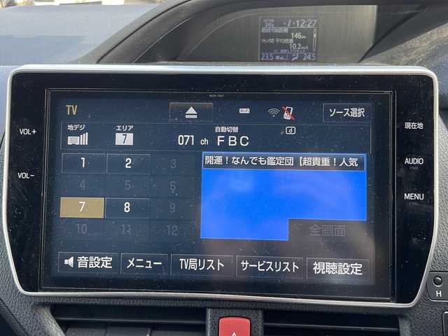 トヨタ ノア Si ダブルバイビー 福井県 2018(平30)年 5.9万km ホワイトパールクリスタルシャイン 純正10インチメモリナビゲーション/（CD/DVD/BT）/フルセグテレビ /バッックカメラ/アルパインフリップダウンモニター/純正16インチアルミホイール/両側電動スライドドア/ハーフレザーシート/プリクラッシュセーフティ/レーンキープアシスト/クルーズコントロール/UDBポート/LEDヘッドライト/LEDフォグランプ/３列目シート/２列目キャプテンシート/オートリトラミラー /オートライト/オートハイビーム/ETC(ビルトイン)/スマートキー/プッシュスタート/保証書/取扱説明書
