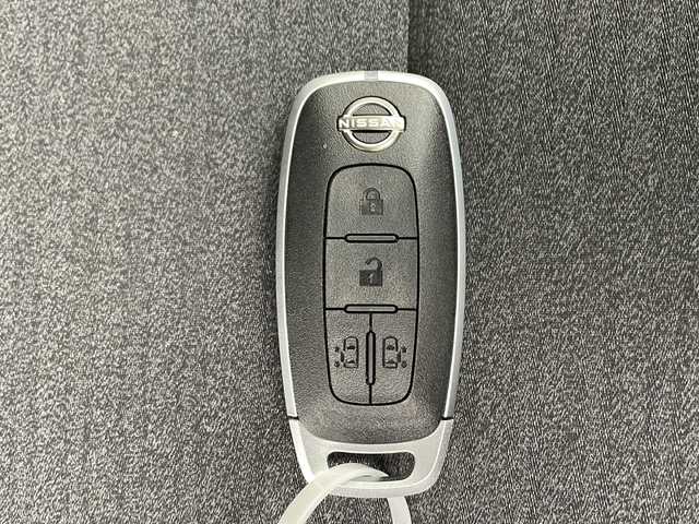 日産 セレナ e－パワー ハイウェイスター V 千葉県 2025(令7)年 0.1千km 白Ⅱ プロパイロット/インテリジェントエマージェンシーブレーキ/レーンキープアシスト/12.3型純正ナビ/　　Bluetooth/AM/FM/アラウンドビューモニター/ビルトインETC/デジタルインナーミラー/両側パワースライドドア/ハンズフリードア/オートライト/LEDヘッドライト/フォグランプ/電子パーキング/ブレーキホールド/プッシュスタート/スマートキー