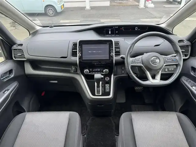 日産 セレナ ハイウェイスター プロパイロットED 三重県 2017(平29)年 5.5万km ブリリアントホワイトパール エマージェンシーブレーキ/快適パック/プロパイロット(自動運転技術)/純正9インチメモリナビ・地デジTV/・DVD/CD/・Bluetooth/純正フリップダウンモニター/バックカメラ/フロント・バックソナー/車線逸脱防止支援システム/コムテックドライブレコーダー/両側ハンズフリーパワースライドドア /ビルトインETC/純正16インチ10本スポークアルミホイール/LEDヘッドランプ/・オートライト/オートマチックハイビーム/フォグランプ/プッシュエンジンスタート/インテリジェントキー×2/新車時保証書/取扱説明書