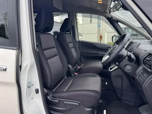 日産 セレナ ハイウェイスター プロパイロットED 三重県 2017(平29)年 5.5万km ブリリアントホワイトパール エマージェンシーブレーキ/快適パック/プロパイロット(自動運転技術)/純正9インチメモリナビ・地デジTV/・DVD/CD/・Bluetooth/純正フリップダウンモニター/バックカメラ/フロント・バックソナー/車線逸脱防止支援システム/コムテックドライブレコーダー/両側ハンズフリーパワースライドドア /ビルトインETC/純正16インチ10本スポークアルミホイール/LEDヘッドランプ/・オートライト/オートマチックハイビーム/フォグランプ/プッシュエンジンスタート/インテリジェントキー×2/新車時保証書/取扱説明書