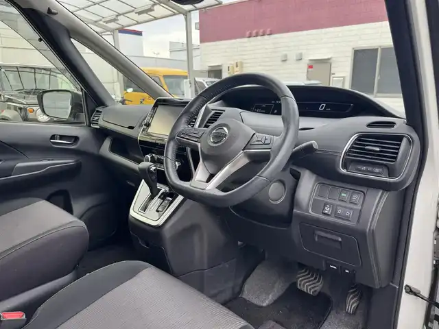 日産 セレナ ハイウェイスター プロパイロットED 三重県 2017(平29)年 5.5万km ブリリアントホワイトパール エマージェンシーブレーキ/快適パック/プロパイロット(自動運転技術)/純正9インチメモリナビ・地デジTV/・DVD/CD/・Bluetooth/純正フリップダウンモニター/バックカメラ/フロント・バックソナー/車線逸脱防止支援システム/コムテックドライブレコーダー/両側ハンズフリーパワースライドドア /ビルトインETC/純正16インチ10本スポークアルミホイール/LEDヘッドランプ/・オートライト/オートマチックハイビーム/フォグランプ/プッシュエンジンスタート/インテリジェントキー×2/新車時保証書/取扱説明書