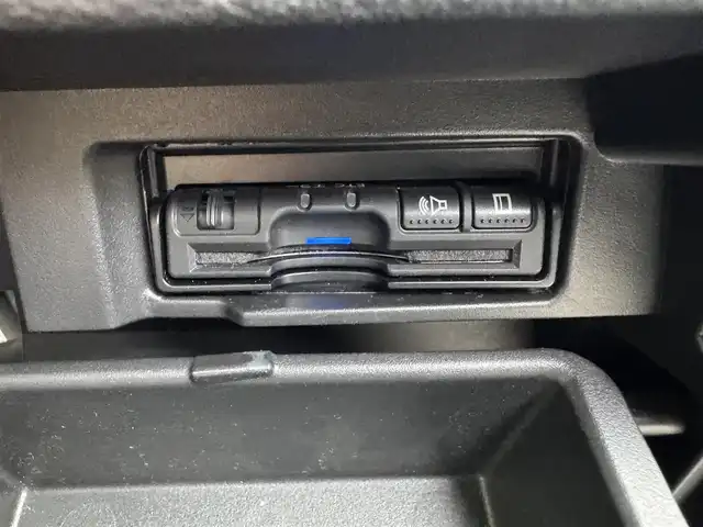 日産 セレナ ハイウェイスター プロパイロットED 三重県 2017(平29)年 5.5万km ブリリアントホワイトパール エマージェンシーブレーキ/快適パック/プロパイロット(自動運転技術)/純正9インチメモリナビ・地デジTV/・DVD/CD/・Bluetooth/純正フリップダウンモニター/バックカメラ/フロント・バックソナー/車線逸脱防止支援システム/コムテックドライブレコーダー/両側ハンズフリーパワースライドドア /ビルトインETC/純正16インチ10本スポークアルミホイール/LEDヘッドランプ/・オートライト/オートマチックハイビーム/フォグランプ/プッシュエンジンスタート/インテリジェントキー×2/新車時保証書/取扱説明書