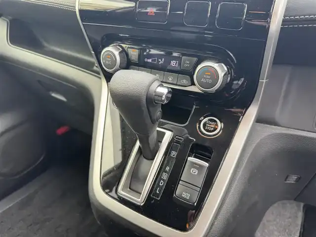 日産 セレナ ハイウェイスター プロパイロットED 三重県 2017(平29)年 5.5万km ブリリアントホワイトパール エマージェンシーブレーキ/快適パック/プロパイロット(自動運転技術)/純正9インチメモリナビ・地デジTV/・DVD/CD/・Bluetooth/純正フリップダウンモニター/バックカメラ/フロント・バックソナー/車線逸脱防止支援システム/コムテックドライブレコーダー/両側ハンズフリーパワースライドドア /ビルトインETC/純正16インチ10本スポークアルミホイール/LEDヘッドランプ/・オートライト/オートマチックハイビーム/フォグランプ/プッシュエンジンスタート/インテリジェントキー×2/新車時保証書/取扱説明書