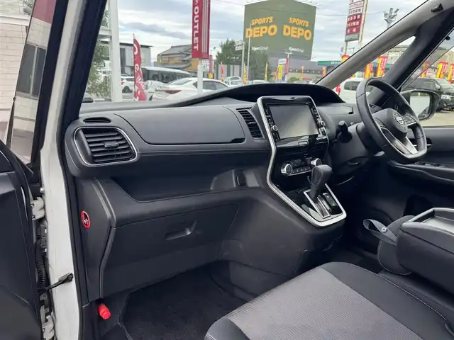 日産 セレナ ハイウェイスター プロパイロットED 三重県 2017(平29)年 5.5万km ブリリアントホワイトパール エマージェンシーブレーキ/快適パック/プロパイロット(自動運転技術)/純正9インチメモリナビ・地デジTV/・DVD/CD/・Bluetooth/純正フリップダウンモニター/バックカメラ/フロント・バックソナー/車線逸脱防止支援システム/コムテックドライブレコーダー/両側ハンズフリーパワースライドドア /ビルトインETC/純正16インチ10本スポークアルミホイール/LEDヘッドランプ/・オートライト/オートマチックハイビーム/フォグランプ/プッシュエンジンスタート/インテリジェントキー×2/新車時保証書/取扱説明書