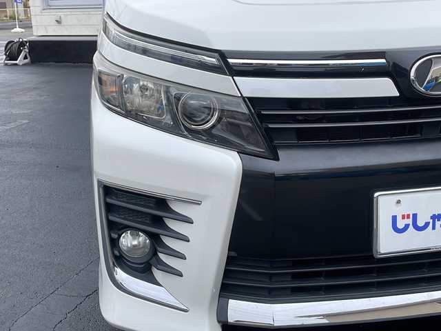 トヨタ ヴォクシー ZS 長野県 2014(平26)年 13.8万km ホワイトパールクリスタルシャイン (株)IDOMが運営する【じしゃロン長野店】の自社ローン専用車両になりますこちらは現金またはオートローンご利用時の価格です。自社ローンご希望の方は別途その旨お申付け下さい/純正9インチナビ/バックカメラ/ステアリングスイッチ/フリップダウンモニター/両側パワースライドドア/純正アルミホイール/純正フロアマット