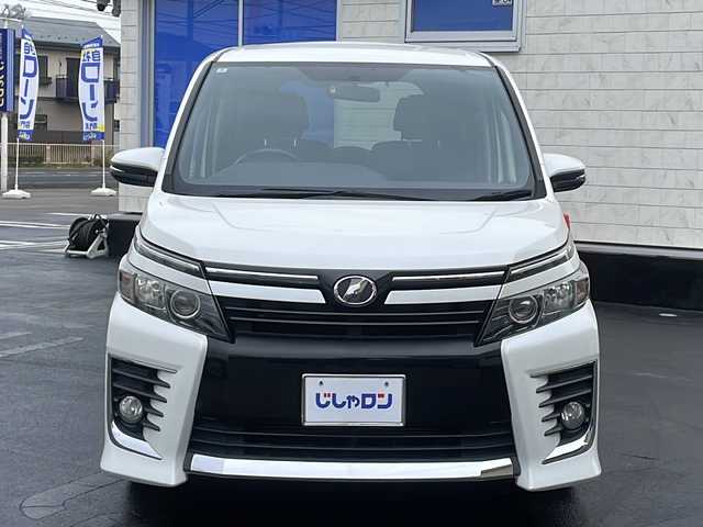 トヨタ ヴォクシー ZS 長野県 2014(平26)年 13.8万km ホワイトパールクリスタルシャイン (株)IDOMが運営する【じしゃロン長野店】の自社ローン専用車両になりますこちらは現金またはオートローンご利用時の価格です。自社ローンご希望の方は別途その旨お申付け下さい/純正9インチナビ/バックカメラ/ステアリングスイッチ/フリップダウンモニター/両側パワースライドドア/純正アルミホイール/純正フロアマット