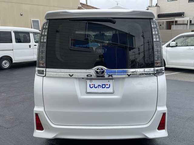 トヨタ ヴォクシー ZS 長野県 2014(平26)年 13.8万km ホワイトパールクリスタルシャイン (株)IDOMが運営する【じしゃロン長野店】の自社ローン専用車両になりますこちらは現金またはオートローンご利用時の価格です。自社ローンご希望の方は別途その旨お申付け下さい/純正9インチナビ/バックカメラ/ステアリングスイッチ/フリップダウンモニター/両側パワースライドドア/純正アルミホイール/純正フロアマット