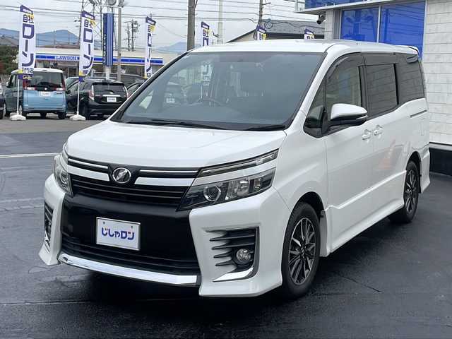 トヨタ ヴォクシー ZS 長野県 2014(平26)年 13.8万km ホワイトパールクリスタルシャイン (株)IDOMが運営する【じしゃロン長野店】の自社ローン専用車両になりますこちらは現金またはオートローンご利用時の価格です。自社ローンご希望の方は別途その旨お申付け下さい/純正9インチナビ/バックカメラ/ステアリングスイッチ/フリップダウンモニター/両側パワースライドドア/純正アルミホイール/純正フロアマット